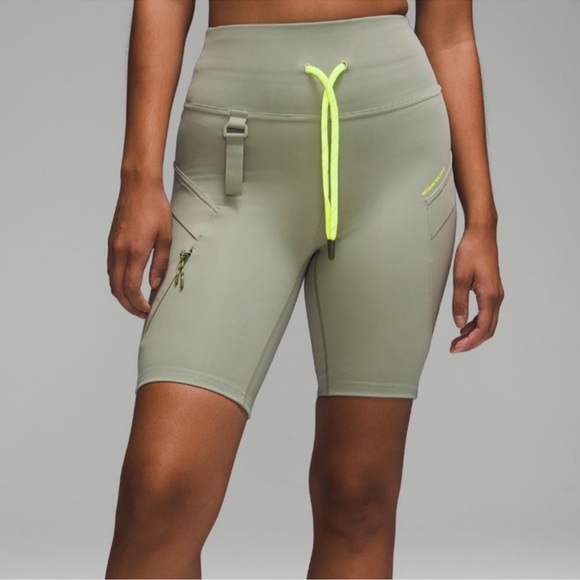 Lululemon Cargo Super-High-Rise Hiking Short 8" Laurel Green Size :6 - Picture 1 of 8